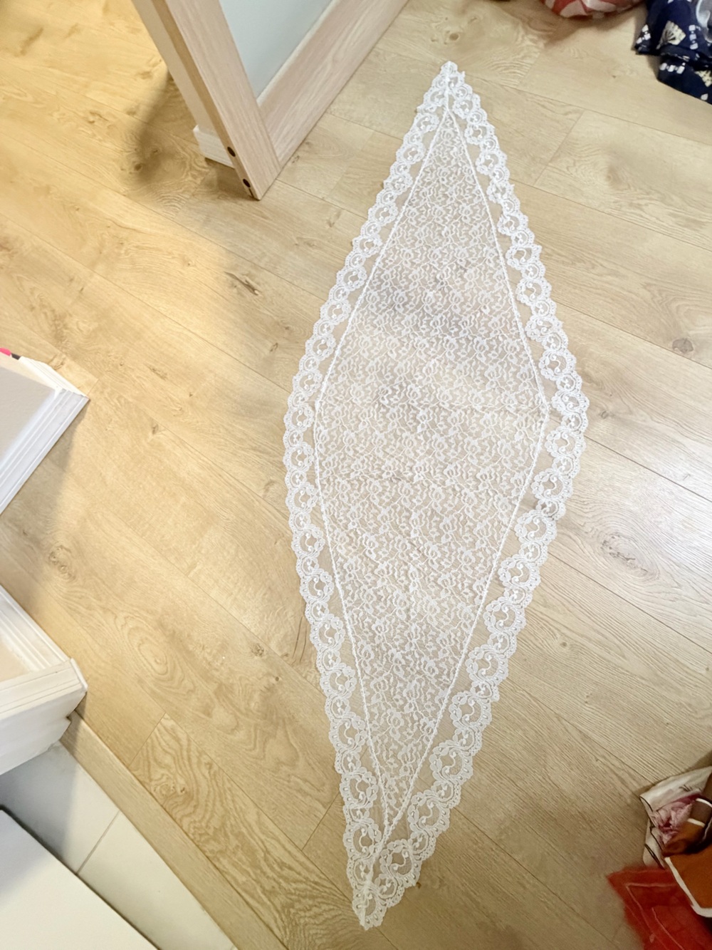 Vintage White Floral Lace Diamond Scarf | Retro 1960s Coquette Head Wrap